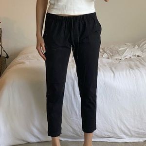 Lululemon Black Midrise Cropped Pants